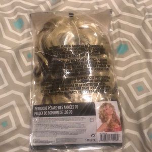 Blonde wig